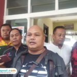 Foto : Kelompok masyarakat yang mengatasnamakan Gerakan Pati Bersatu mendatangi DPUPR Kabupaten Pati, Jum'at (13/06/2025) (Sumber. Mitrapost.com/ Ilham)