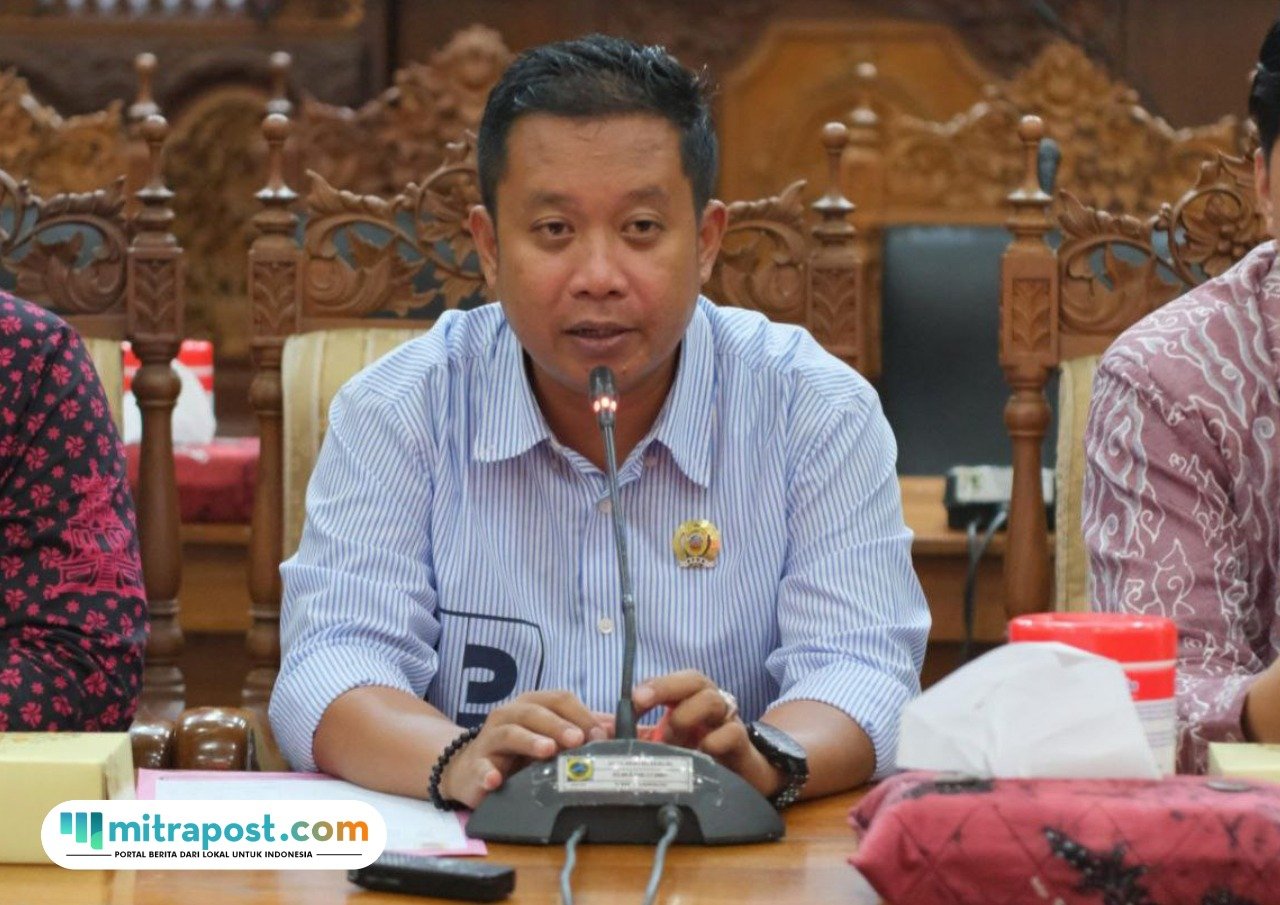 Foto: Ketua Komisi D DPRD Kabupaten Pati, Teguh Bandang Waluyo saat memimpin rapat beberapa waktu yang lalu (Mitrapost.com/ dok pribadi)