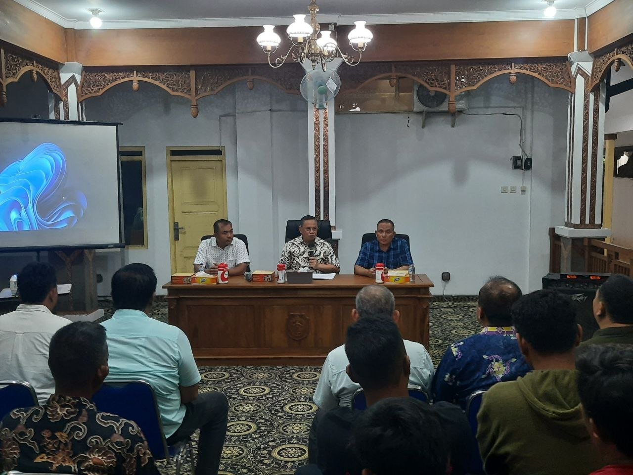 Foto: Bupati Pati Sudewo mengggelar audiensi bersama pengusaha sound system pada Senin (2/6/2025) sekira pukul 20.00 WIB di Kantor Bupati Pati (Mitrapost.com/ Kafi)