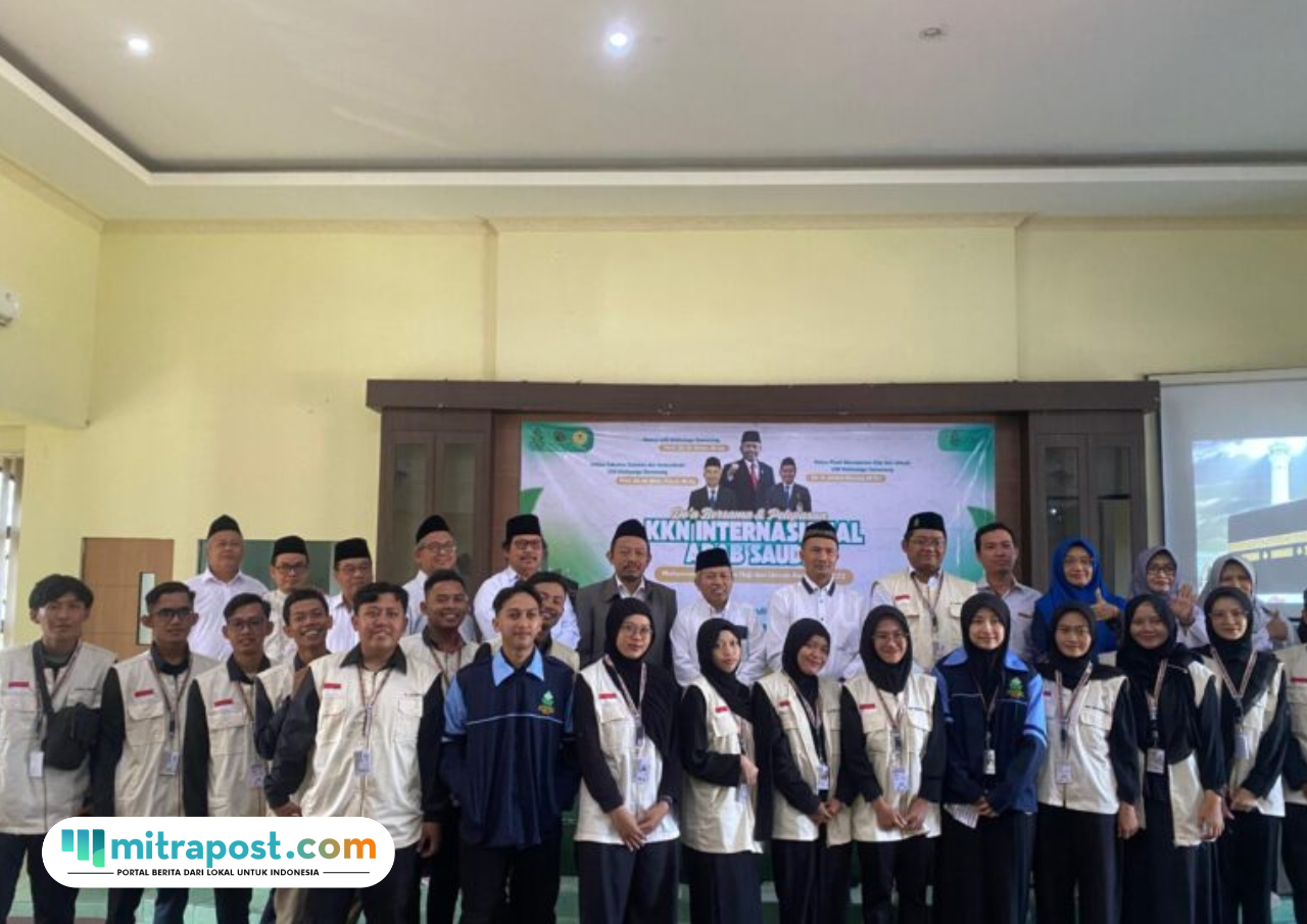 Foto: Mahasiswa KKN Internasional foto bersama Dekan FDK UIN Walisongo (sumber: UIN Walisongo)