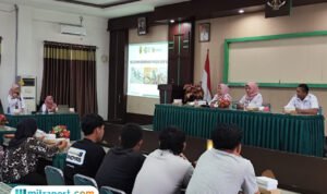 Foto: Dinkes Kabupaten Pati saat melakukan pelatihan keamanan pangan bagi para penjamah makanan di setiap Satuan Pelayanan Pemenuhan Gizi (SPPG) (Mitrapost.com/ Dinkes Pati)