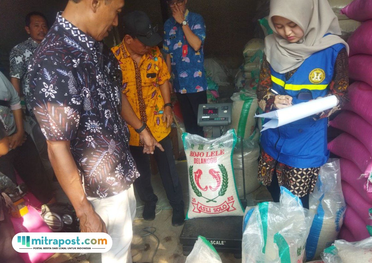 Foto : Inspeksi Mendadak (Sidak) di Pasar Sleko II Pati, Kamis (24/07/2025) pagi. (Sumber. Mitrapost.com/ Ilham)