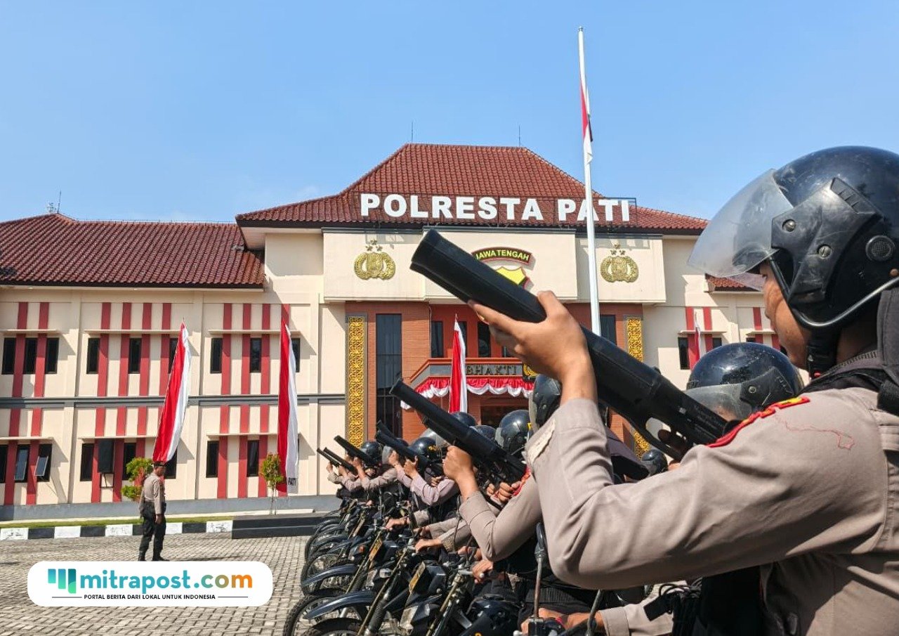 Foto: sejumlah polisi sedang melakukan pelatihan penanganan unjuk rasa (Mitrapost.com/ Humas Polresta Pati)