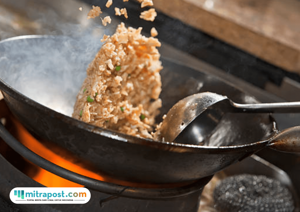 Foto: Resep Rahasia Nasi Goreng Enak ala Warung Tenda (sumber: istock) Foto: Resep Rahasia Nasi Goreng Enak ala Warung Tenda (sumber: istock)