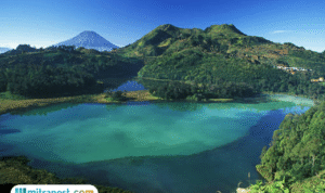 Foto: Menikmati Keindahan Alam Dieng (sumber: istock)