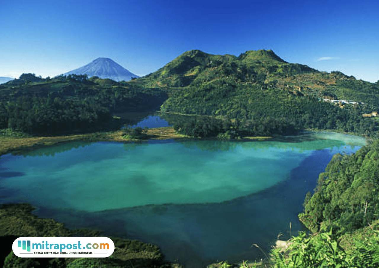 Foto: Menikmati Keindahan Alam Dieng (sumber: istock)
