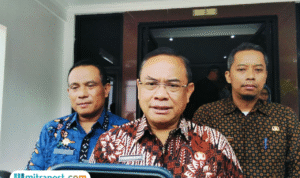 Foto : Bupati Pati Sudewo usai melakukan peninjauan SRMP di kompleks Sentra Margo Laras Pati. (Sumber. Mitrapost.com/ Ilham)