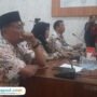 Foto: Ketua Pasopati Pati, Pandoyo (kiri) saat memenuhi undangan Panitia Khusus (Pansus) Hak Angket DPRD Kabupaten Pati di ruang Badan Anggaran (Banggar) DPRD Pati pada Selasa (19/8/2025) (Mitrapost.com/ Kafi)