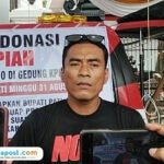 Foto : Koordinator lapangan Masyarakat Pati Bersatu, Supriyono. (Sumber. Mitrapost.com/ Ilham)