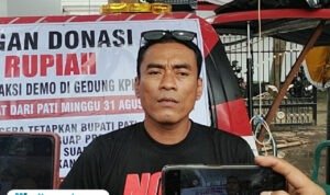 Foto : Koordinator lapangan Masyarakat Pati Bersatu, Supriyono. (Sumber. Mitrapost.com/ Ilham)