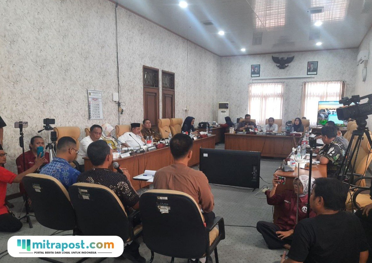 Foto: Pansus Hak Angket DPRD Kabupaten Pati memanggil beberapa pihak (Mitrapost.com/ Kafi)