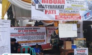 Foto: posko masyarakat pati bersatu di depan Kantor Bupati Pati (Mitrapost.com/ Kafi)