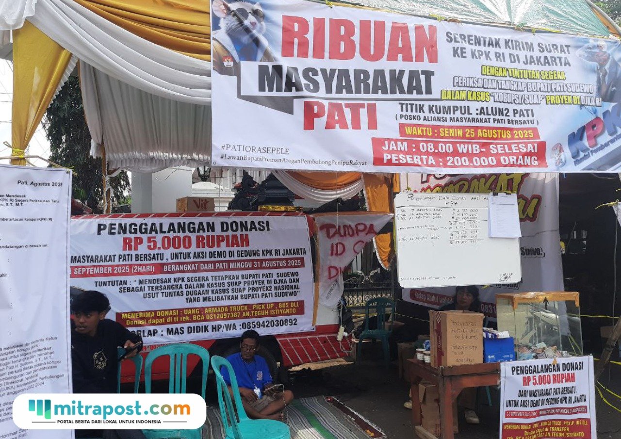Foto: posko masyarakat pati bersatu di depan Kantor Bupati Pati (Mitrapost.com/ Kafi)