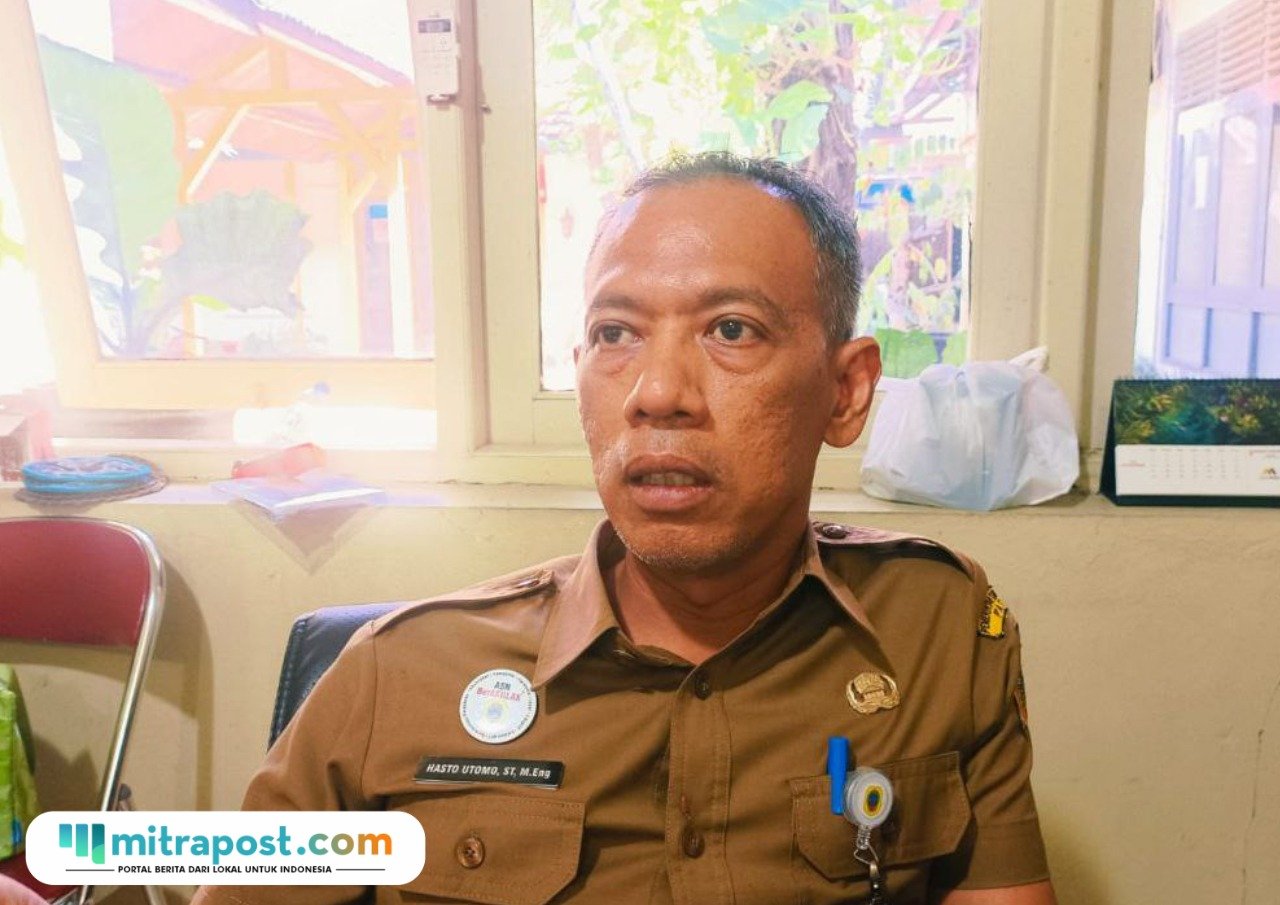 Foto: Kepala Bidang (Kabid) Bina Marga DPUPR Kabupaten Pati, Hasto Utomo saat ditemui di kantornya (Mitrapost.com/ Kafi)