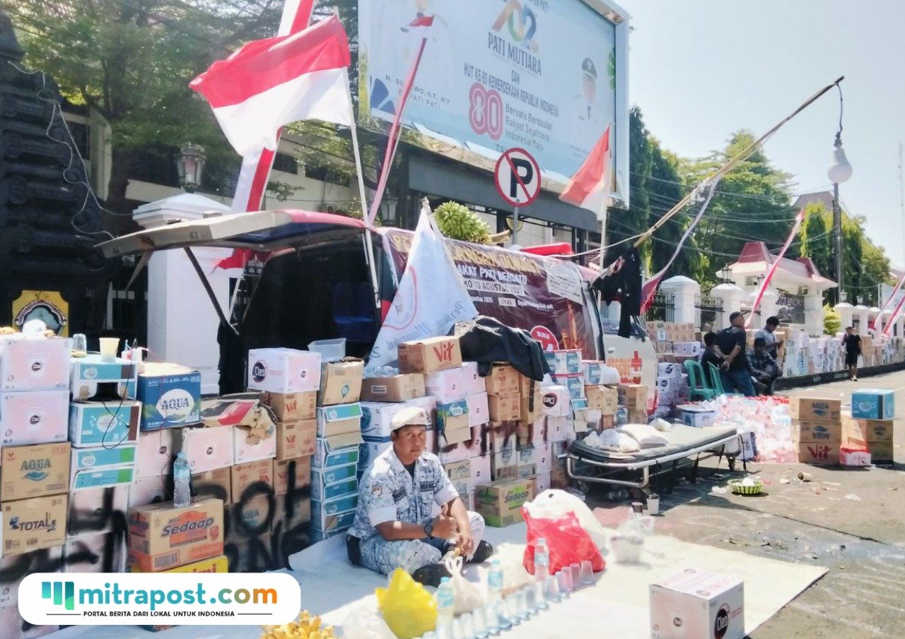 Foto : Posko donasi aliansi Masyarakat Pati Bersatu di depan Kantor Bupati Pati, Rabu (06/08/2025) siang/ilham