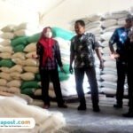 Foto : Tampungan beras di penggilingan yang ada di Kabupaten Pati, belum lama ini. (Sumber. Mitrapost.com/ Ilham)