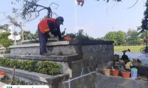 Foto: Alun-Alun Simpang Lima Pati kembali diperbaiki usai dibongkar beberapa hari lalu (Mitrapost.com/ Kafi)