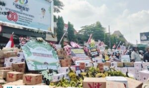 Foto : Suasana di depan Kantor Bupati Pati jelang Aksi 13 Agustus. (Sumber. Mitrapost.com/ Ilham)