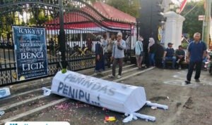 Foto : Kondisi pagi ini di depan kantor Bupati Pati, Rabu (13/08/2025). (Sumber. Mitrapost.com/ Ilham)