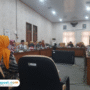Foto: Kepala SMPN 1 Tayu, Sri Wahyuni saat menghadiri undangan Pansus Hak Angket DPRD Kabupaten Pati (Mitrapost.com/ Kafi)