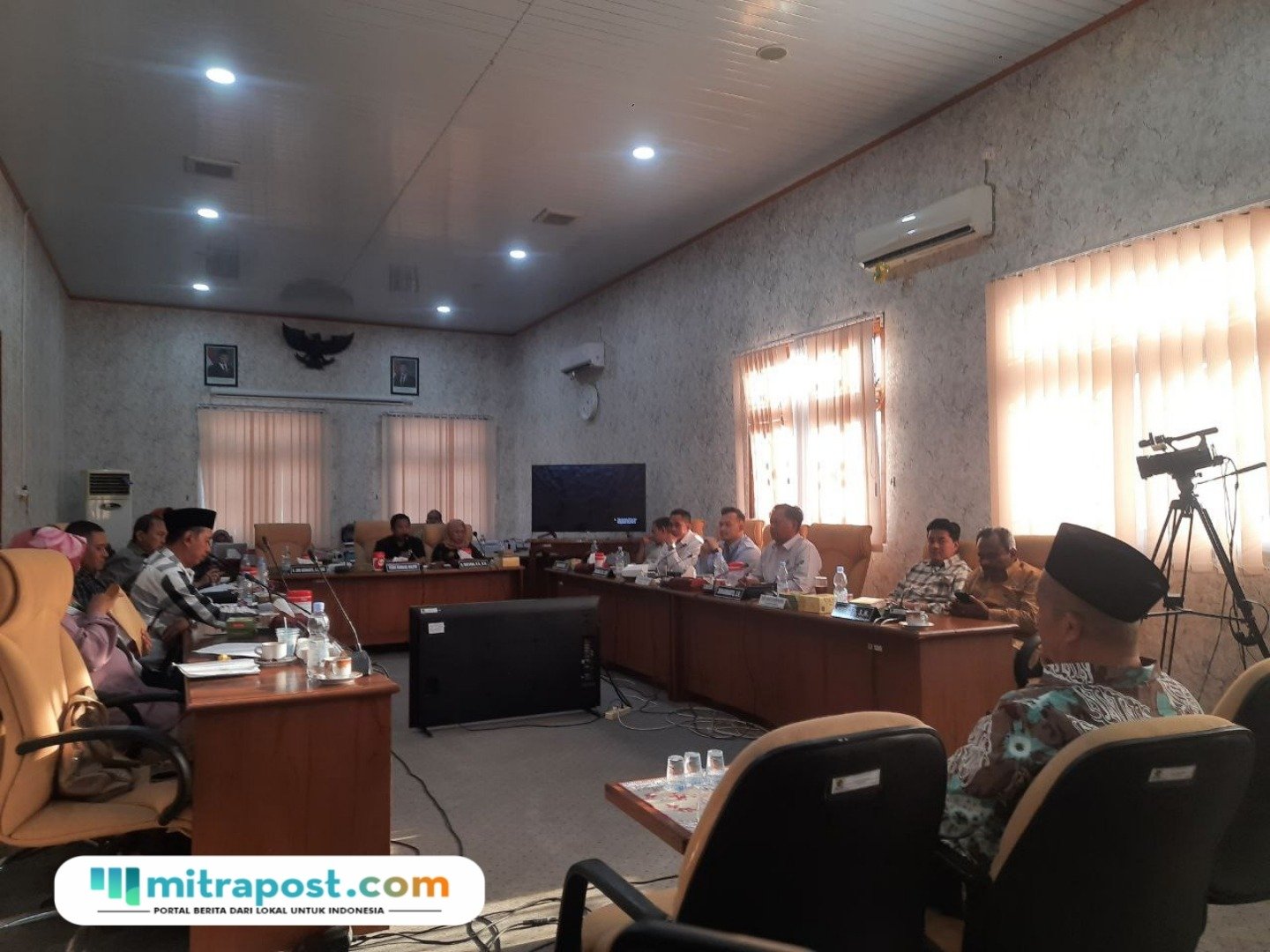 Foto: Pansus Hak Angket DPRD Kabupaten Pati saat mengundang Ketua Dewas RSUD Soewondo Pati, Torang Manurung (Mitrapost.com/ Kafi) Foto: Pansus Hak Angket DPRD Kabupaten Pati saat mengundang Ketua Dewas RSUD Soewondo Pati, Torang Manurung (Mitrapost.com/ Kafi)