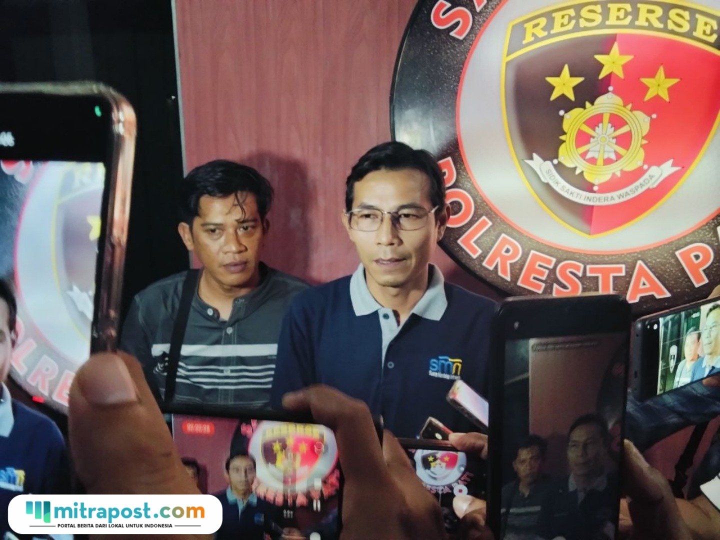 Foto: Ketua PWI Pati, Much Noor Effendi didampingi oleh Sekjen IJTI Muria Raya, Udin Ali Nani (Mitrapost.com/ Kafi)