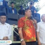 Foto: Pimpinan DPRD Kabupaten Pati dan anggota Pansus Hak Angket DPRD menemui massa (Mitrapost.com/ Kafi)