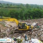 Foto : Tampak gunungan volume sampah di tempat pembuangan akhir (TPA) Sukoharjo Kecamatan Margorejo Pati. (Sumber. Mitrapost.com/ Ilham)