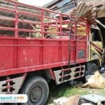 Foto : Truk berada di puing-puing warung kosong di Desa Banjarsari Dukuh Ngantru, Selasa (02/09/2025) siang. (Sumber. Mitrapost.com/ Ilham)