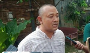 Foto: Juru Bicara DPC Partai Gerindra Kabupaten Pati, Muhammad Ali Gufroni saat diwawancara oleh awak media (Mitrapost.com/ Kafi)