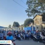 Foto: karyawan PT Sejin Fashion Indonesia saat pulang kerja beberapa waktu lalu (Mitrapost.com/ Kafi)