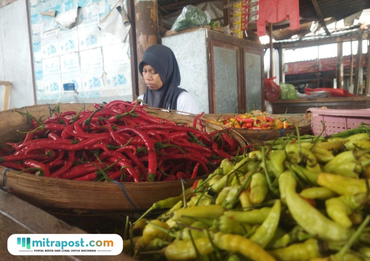 Foto: pedagang cabai di pasar puri baru (Mitrapost.com/ ilham)