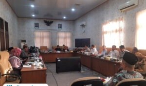 Foto: Ketua Dewan Pengawas (Dewas) RSUD RAA Soewondo Pati, Torang Manurung saat hadir dalam rapat Pansus Hak Angket DPRD Kabupaten Pati (Mitrapost.com/ Kafi)