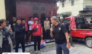 Foto: Warga Desa Talun, Kecamatan Kayen, Kabupaten Pati yang tergabung dalam Solidaritas Warga Talun (Solgatal) menggelar aksi demonstrasi di depan Balai Desa Talun pada Senin (1/9/2025) (Mitrapost.com/ Kafi)