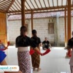 Foto: Suasana anak-anak berlatih menari di Sanggar Prigel Bromastro, Tambahmulyo, Gabus (Mitrapost.com/ Kafi)