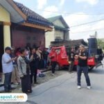 Foto: Perwakilan dari Solidaritas Gerakan Talun (Solgatal), Moh Ibnu Abas saat melakukan orasi di depan Balai Desa Talun, Kecamatan Kayen, Kabupaten Pati (Mitrapost.com/ Kafi) Foto: Perwakilan dari Solidaritas Gerakan Talun (Solgatal), Moh Ibnu Abas saat melakukan orasi di depan Balai Desa Talun, Kecamatan Kayen, Kabupaten Pati (Mitrapost.com/ Kafi)