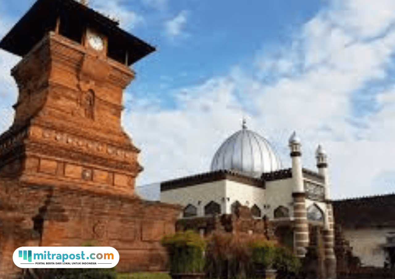 Foto: salah satu destinasi wisata religi, Menara Sunan Kudus (sumber: Kemenparekraf)