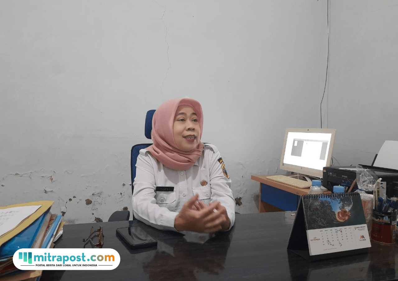 Foto: Kabid PPTK Disnaker Pati, Sri Yuni Harti ketika diwawancarai awak media (Mitrapost.com/ Kafi) Foto: Kabid PPTK Disnaker Pati, Sri Yuni Harti ketika diwawancarai awak media (Mitrapost.com/ Kafi)