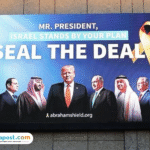 Foto: baliho yang menampilkan wajah para pemimpin negara di Tel Aviv, Israel (sumber: Threads)