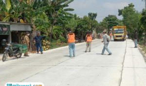Foto: pengecekan jalan Cengkalsewu perbatasan dengan Kudus usai dilakukan perbaikan (Mitrapost.com/ DPUTR Pati) Foto: pengecekan jalan Cengkalsewu perbatasan dengan Kudus usai dilakukan perbaikan (Mitrapost.com/ DPUTR Pati)