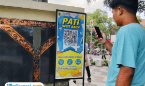 Foto : Fasilitas layanan baca Scan Barcode di Alun-alun Simpang Lima Pati. (Sumber. Mitrapost.com/ Ilham) Foto : Fasilitas layanan baca Scan Barcode di Alun-alun Simpang Lima Pati. (Sumber. Mitrapost.com/ Ilham)