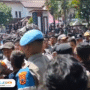 Foto: massa ricuh di depan gedung DPRD Kabupaten Pati (Mitrapost.com/ Kafi) 