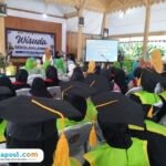 Foto: lansia di Desa Bajomulyo, Kecamatan Juwana, Kabupaten Pati diwisuda dengan gelar Sarjana Lansia Tangguh (SLT) (Mitrapost.com/ Kafi)