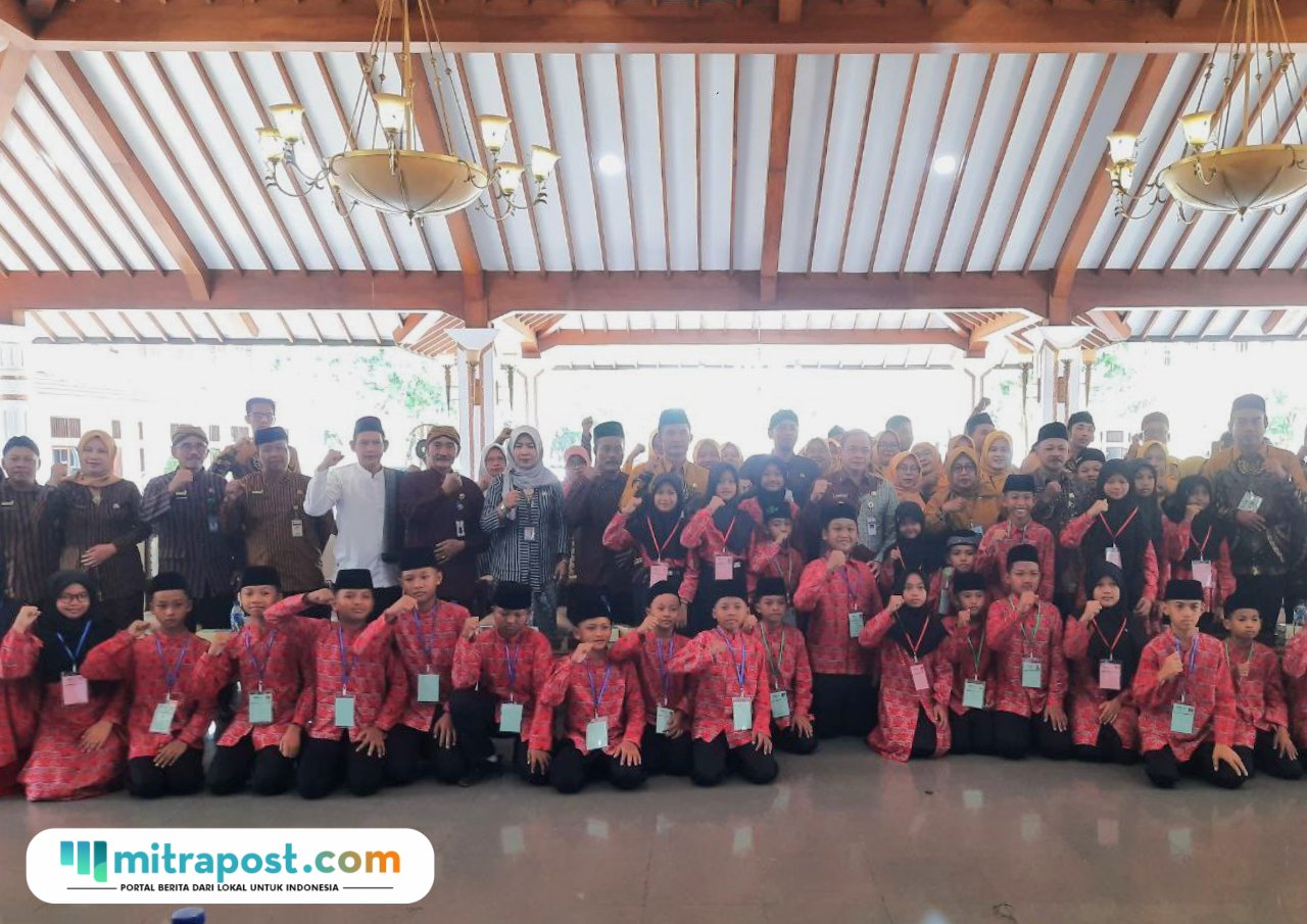 Foto: Suasana pelepasan Kafilah Lomba Mapsi Kabupaten Pati oleh Bupati Pati, Sudewo (Mitrapost.com/ Kafi)