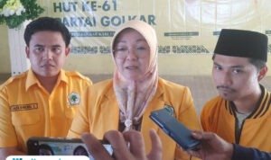Foto: Anggota Pansus Hak Angket DPRD Kabupaten Pati, Endah Sri Wahyuningati saat diwawancara oleh wartawan (Mitrapost.com/ Kafi)