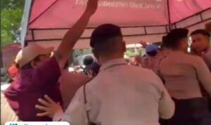 Kerusuhan di depan Gedung DPRD Kabupaten Pati/kafi