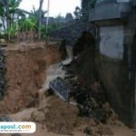 Foto: pondasi jembatan di Desa Pelemgede, Kecamatan Pucakwangi rusak karena tergerus air (Mitrapost.com/ dok pribadi)