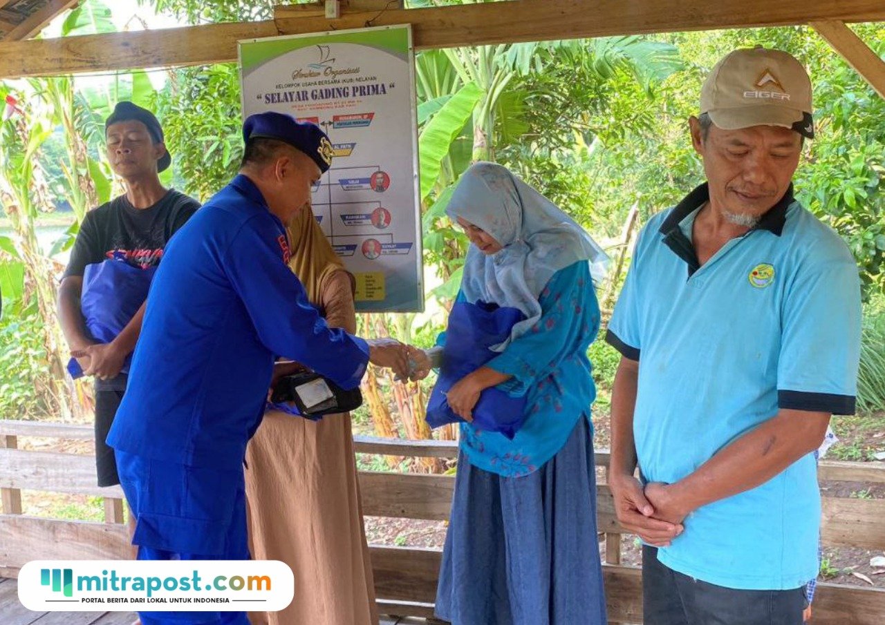 Foto: Satuan Polisi Perairan dan Udara (Satpolairud) Polresta Pati gelar kegiatan Jumat Berkah dengan sapa nelayan di sekitar Waduk Seloromo, Desa Pohgading, Kecamatan Gembong (Mitrapost.com/ Polresta Pati) Foto: Satuan Polisi Perairan dan Udara (Satpolairud) Polresta Pati gelar kegiatan Jumat Berkah dengan sapa nelayan di sekitar Waduk Seloromo, Desa Pohgading, Kecamatan Gembong (Mitrapost.com/ Polresta Pati)