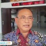 Foto: Bupati Pati Sudewo saat di wawancara oleh wartawan usai shalat Jumat (Mitrapost.com/ Kafi) Foto: Bupati Pati Sudewo saat di wawancara oleh wartawan usai shalat Jumat (Mitrapost.com/ Kafi)