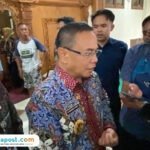Foto: Bupati Pati Sudewo usai menghadiri rapat paripurna persetujuan bersama Kebijakan Umum Anggaran (KUA) dan Prioritas Plafon Anggaran Sementara (PPAS) APBD Tahun 2026 bersama DPRD Kabupaten Pati, Jumat (24/10/2025) (Mitrapost.com/ Kafi)
